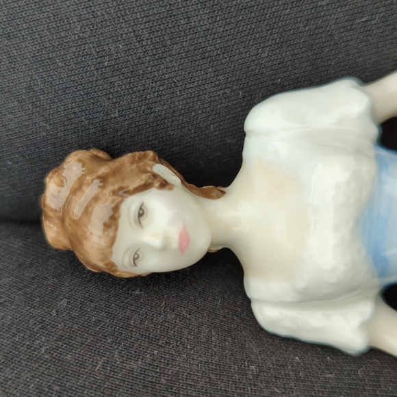 Royal Dalton figurine. "Melody" - Picture 3 of 4